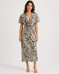 Robe légère et sensuelle pour femme avec décolleté croisé