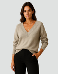 Pull doux pour femmes avec encolure en V et poignets côtelés
