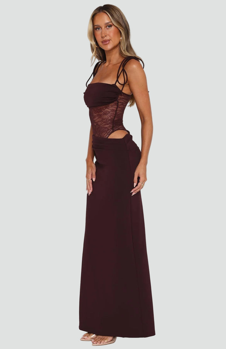 Elegancka sukienka maxi wieczorowa na imprezę z koronką dopasowana