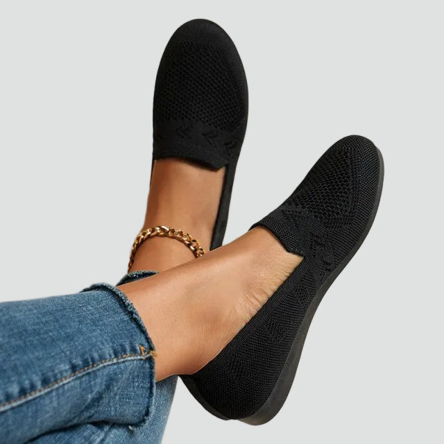 Light slip-on shoes with breathable mesh