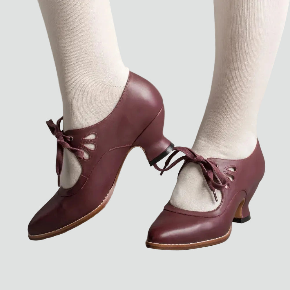 Elegant retro pumps with lacing and openwork cutout