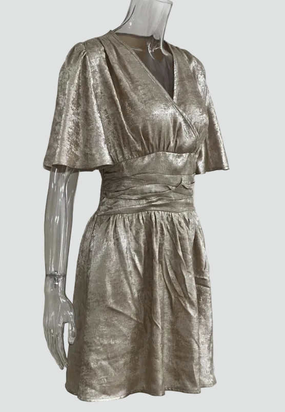 Mini feestjurk met V-hals en accentueerde taille voor een feestje