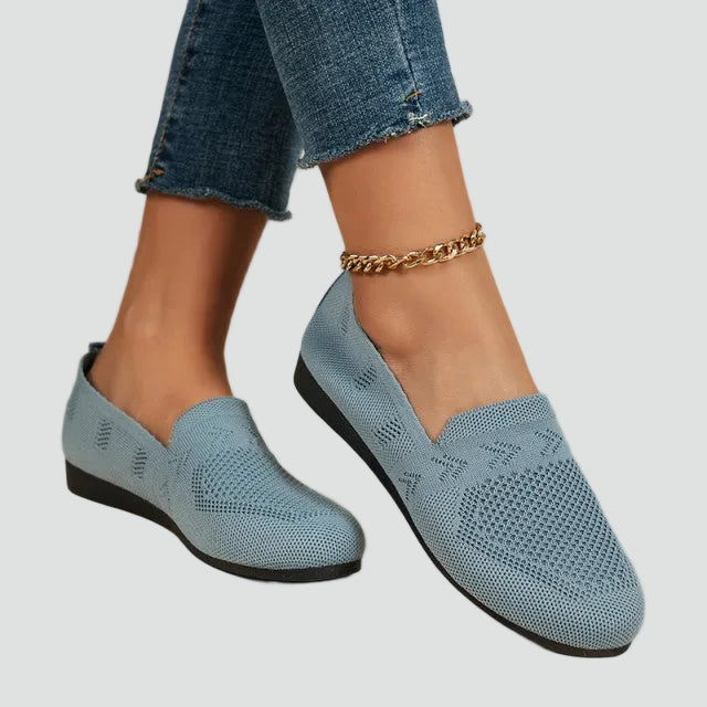 Light slip-on shoes with breathable mesh