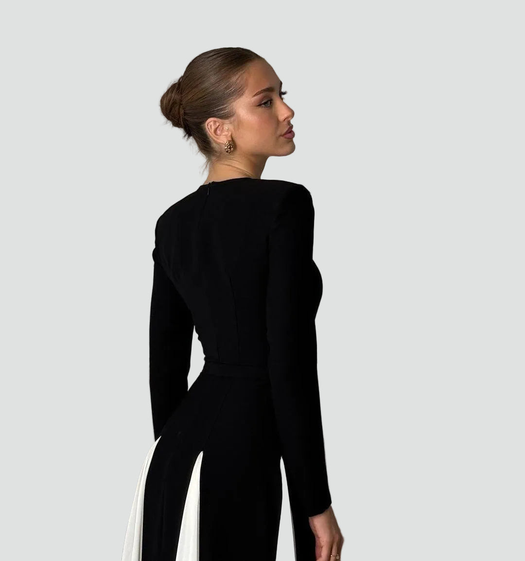 Maxi galajurk voor dames met lange mouwen en contrasterende inzetstukken