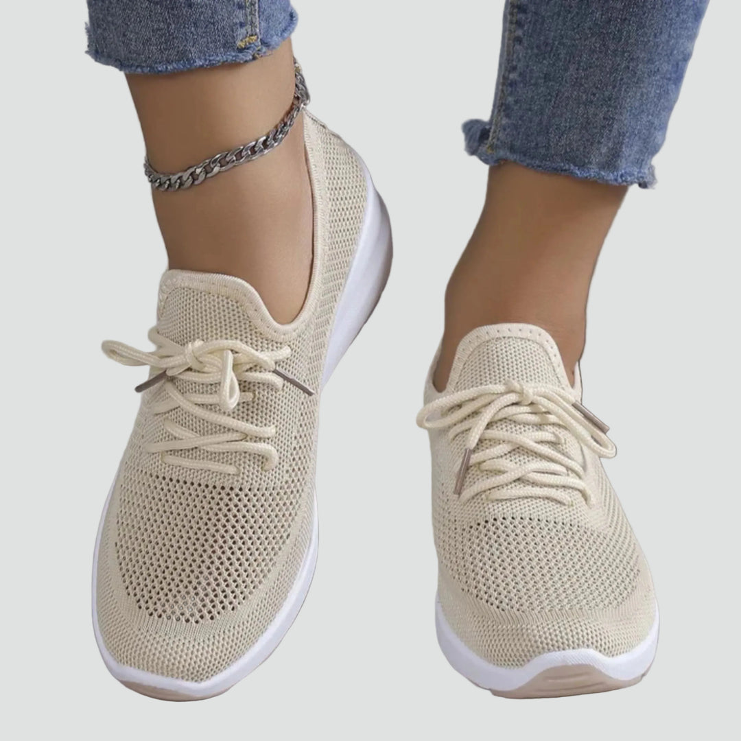 Light wedge sneakers made of mesh for walking