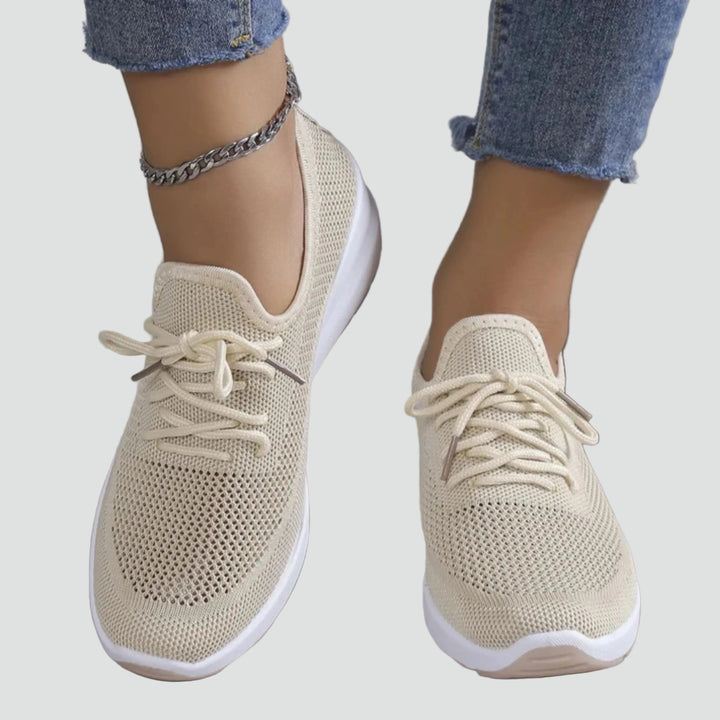 Light wedge sneakers made of mesh for walking