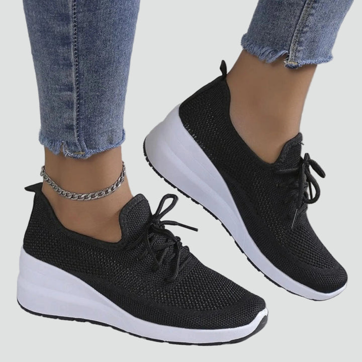 Light wedge sneakers made of mesh for walking