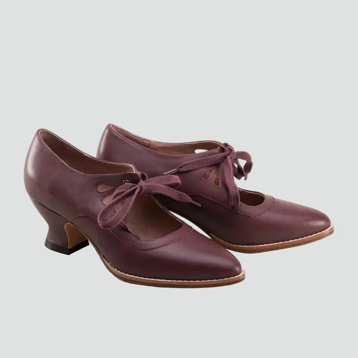 Elegant retro pumps with lacing and openwork cutout