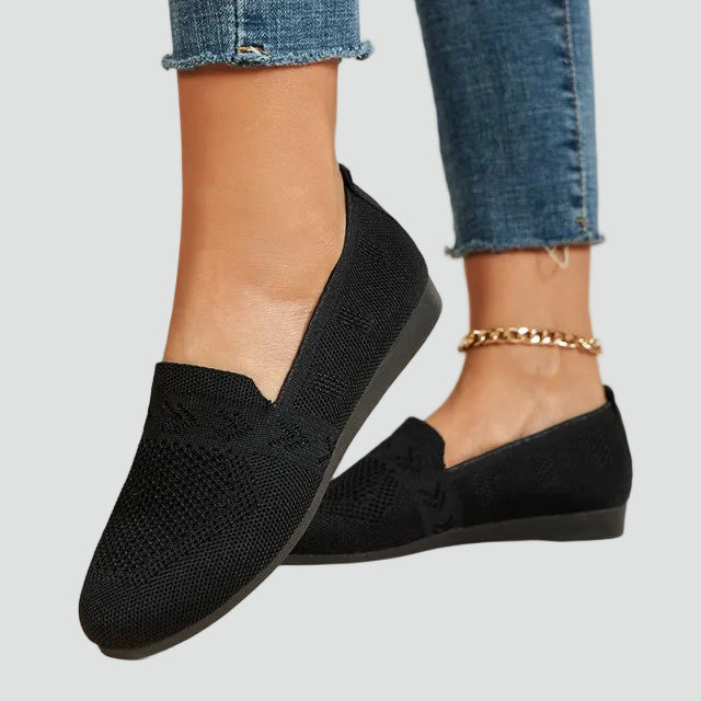 Light slip-on shoes with breathable mesh