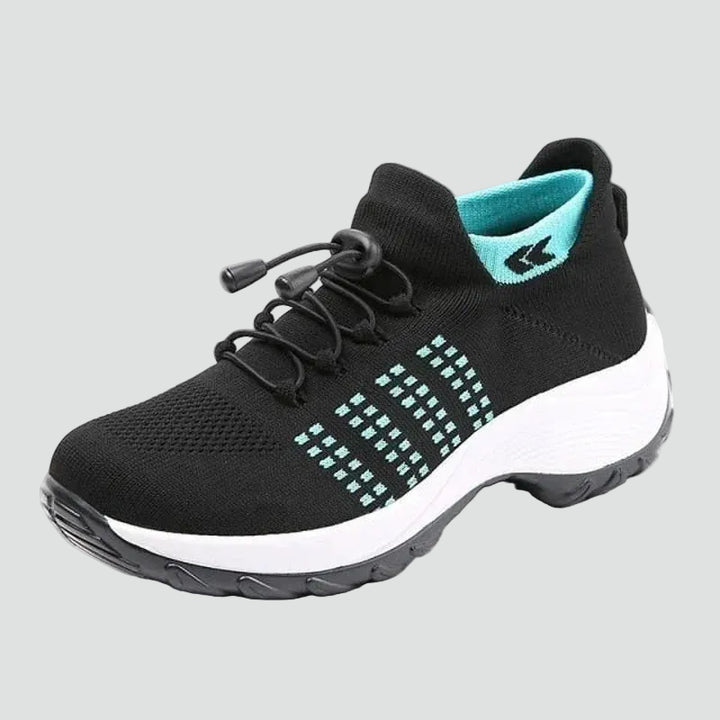 Cushioned women's orthopedic sneakers with breathable upper