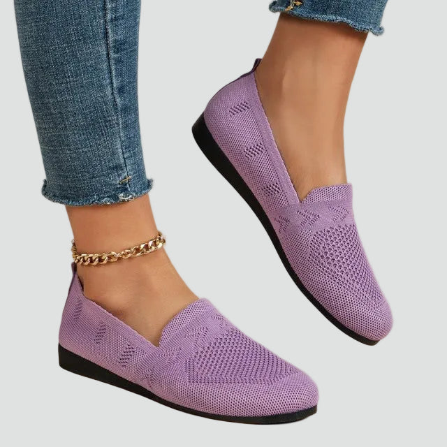 Light slip-on shoes with breathable mesh