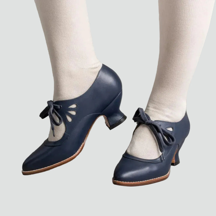 Elegant retro pumps with lacing and openwork cutout