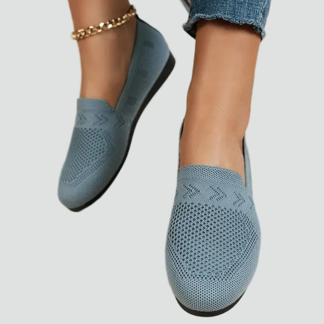 Light slip-on shoes with breathable mesh