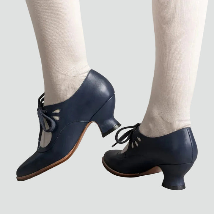 Elegant retro pumps with lacing and openwork cutout