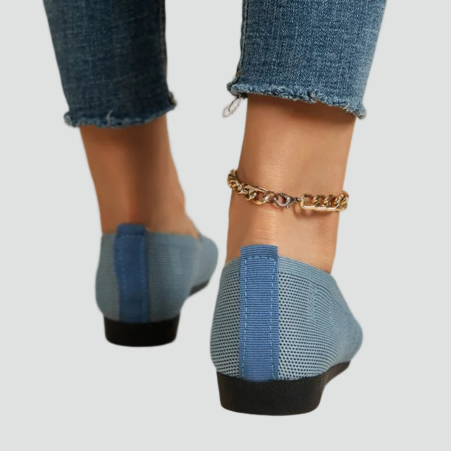 Light slip-on shoes with breathable mesh