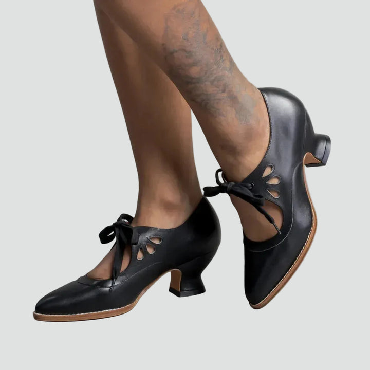 Elegant retro pumps with lacing and openwork cutout