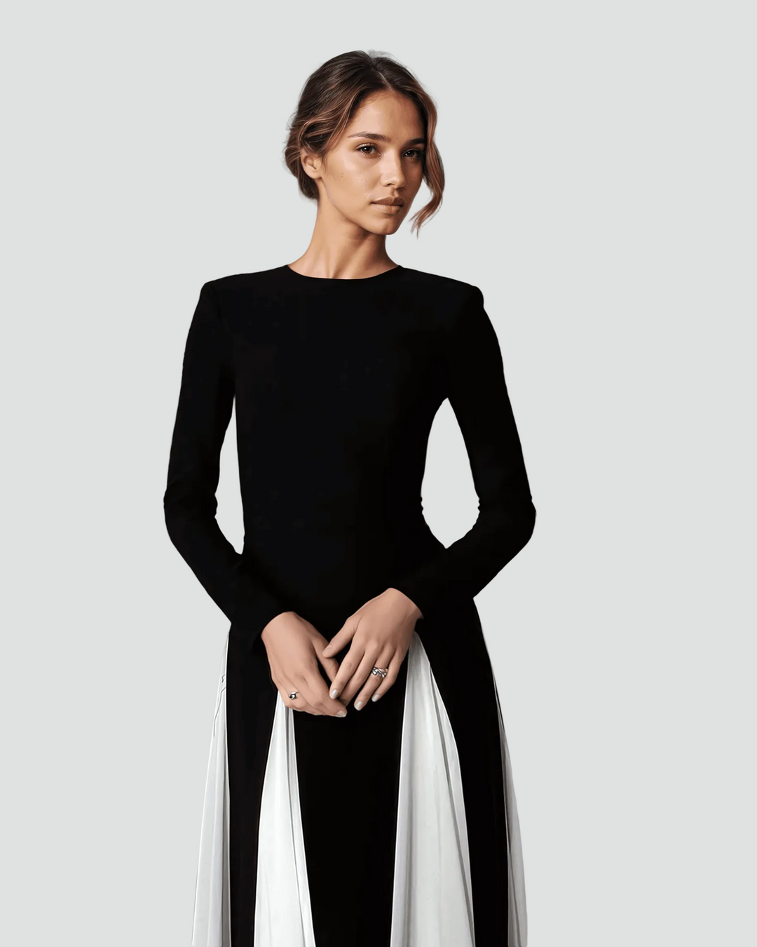 Maxi galajurk voor dames met lange mouwen en contrasterende inzetstukken