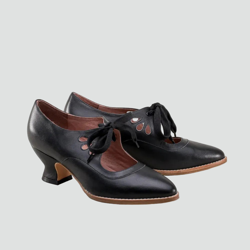 Elegant retro pumps with lacing and openwork cutout