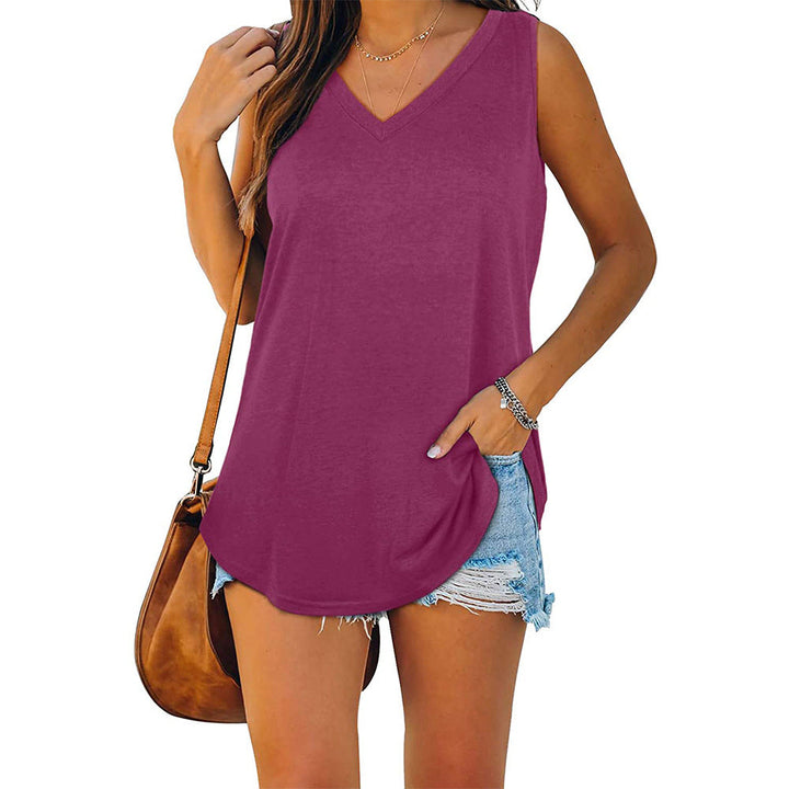 Light tank top with V-neck and loose fit