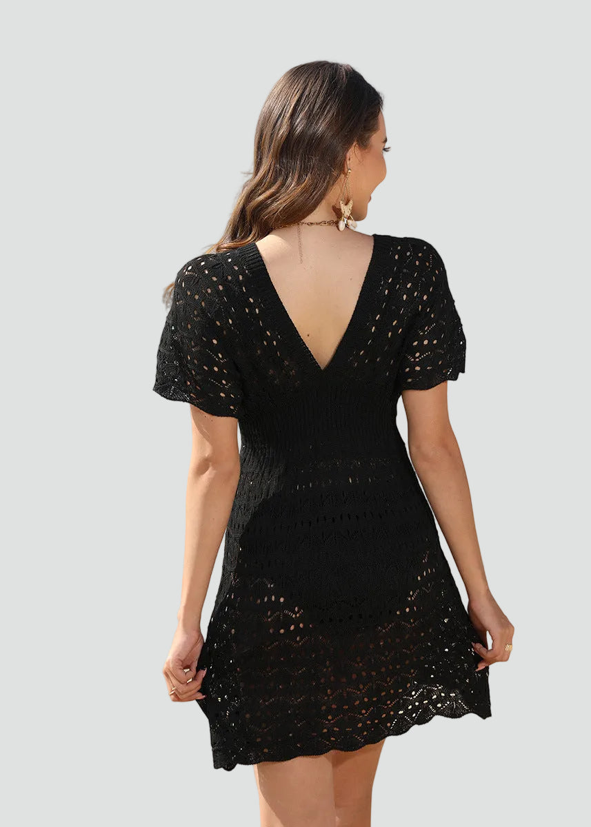 Letnia sukienka mini boho ażurowa z dekoltem V na plażę