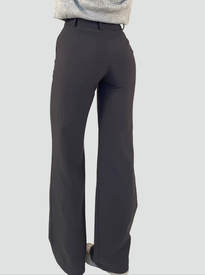Eleganckie spodnie damskie z wysokim stanem i prostą nogawką