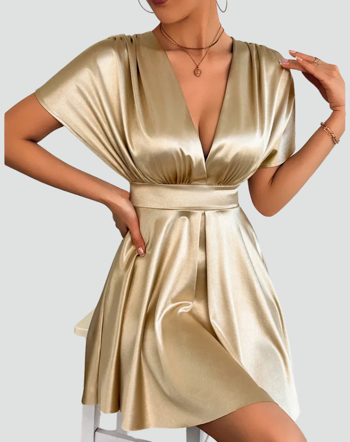 Mini cocktail dress with V-neck and defined waist for parties