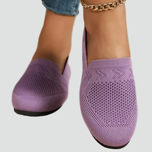 Light slip-on shoes with breathable mesh