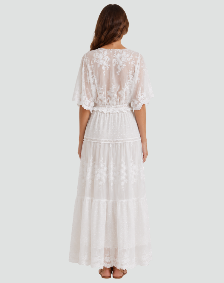 Boho women's dress with lace and buttons, perfect for summer