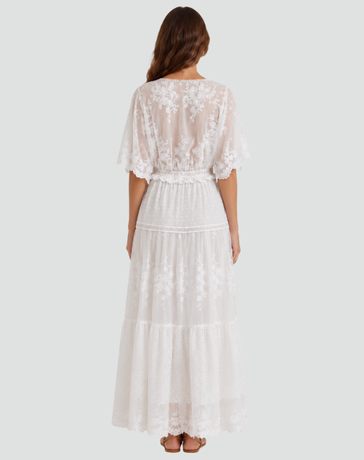 Boho women's dress with lace and buttons, perfect for summer