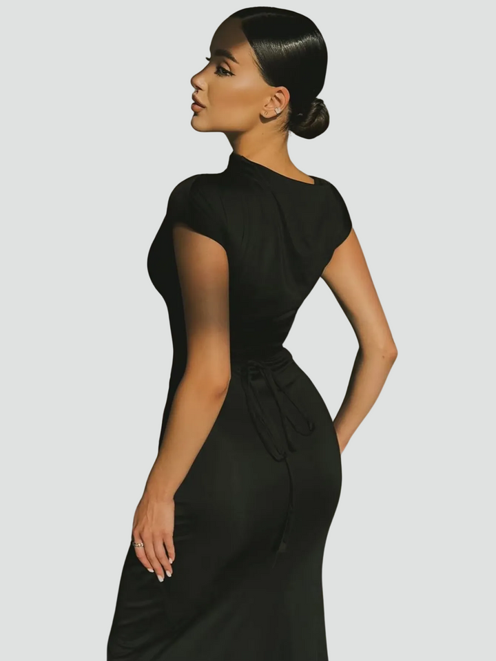 Dopasowana sukienka maxi wieczorowa z marszczeniem i krótkim rękawem