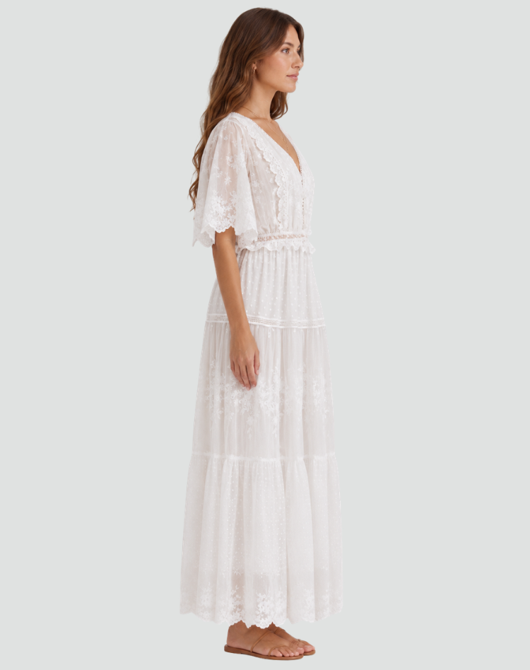 Boho women's dress with lace and buttons, perfect for summer
