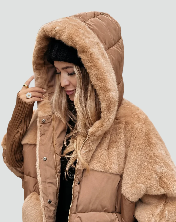 Warme doorgestikte dames winterjas met kap en teddyvoering