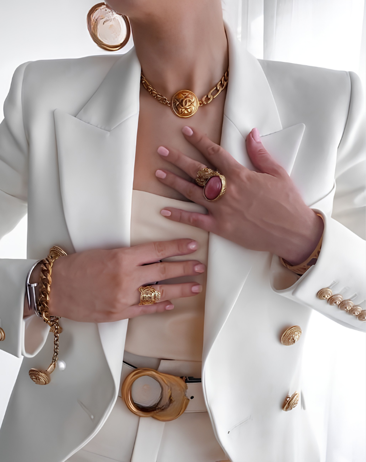 Damesblazer met twee knopenrijen en sierknopen, elegant
