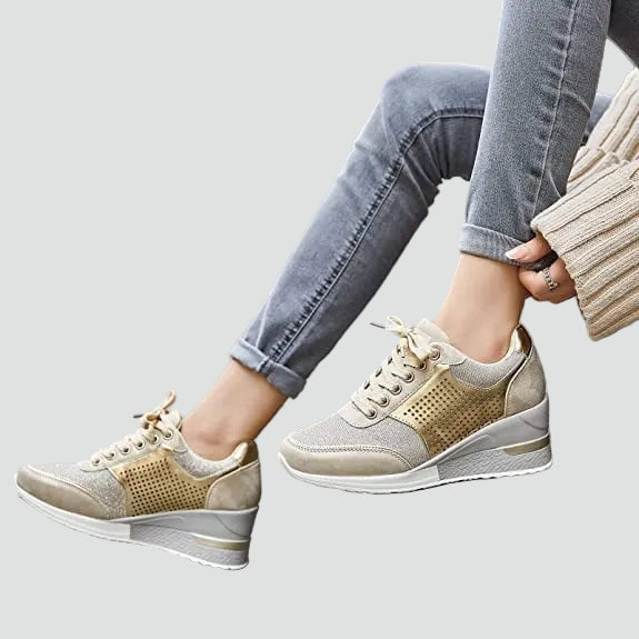Light wedge sneakers with breathable mesh