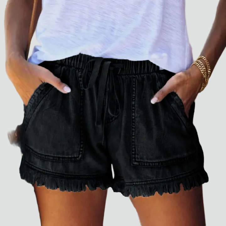 Summer shorts with tie and pockets with frayed hem