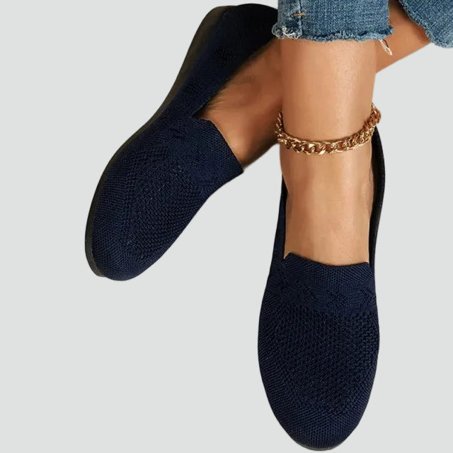 Light slip-on shoes with breathable mesh