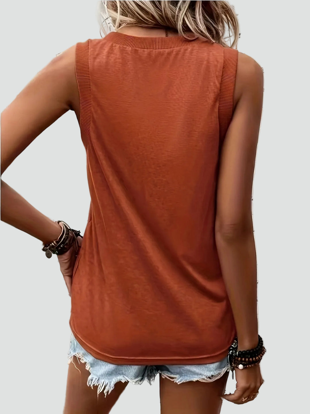 Lightweight women's sleeveless top with V-neck casual
