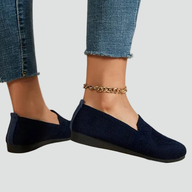 Light slip-on shoes with breathable mesh