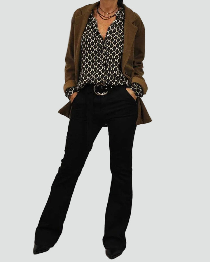 Loose patterned women's shirt with V-neck and long sleeves