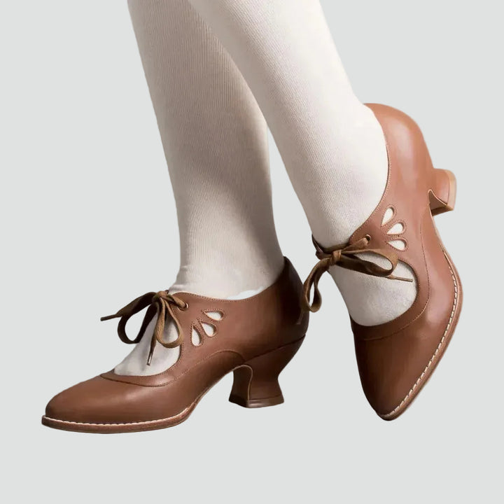 Elegant retro pumps with lacing and openwork cutout