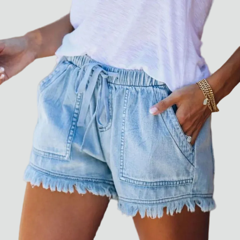 Summer shorts with tie and pockets with frayed hem