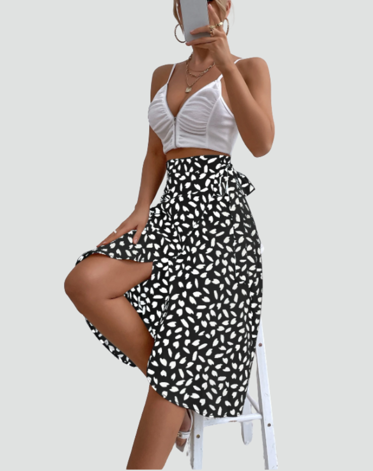 Zomerse midi wikkelrok met patronen en strikdetail