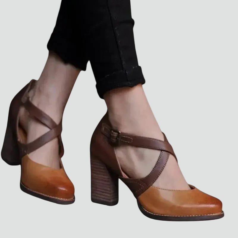 Escarpins à talon bloc avec brides dans un style élégant