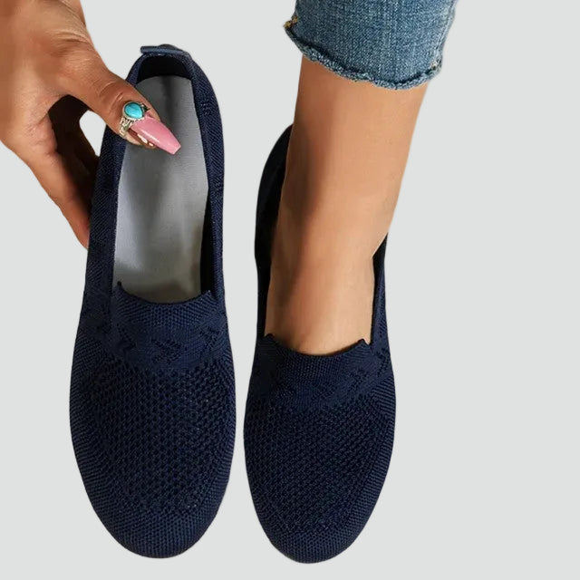 Light slip-on shoes with breathable mesh
