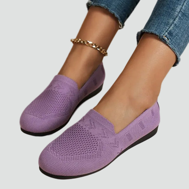 Light slip-on shoes with breathable mesh