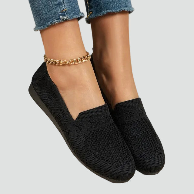 Light slip-on shoes with breathable mesh