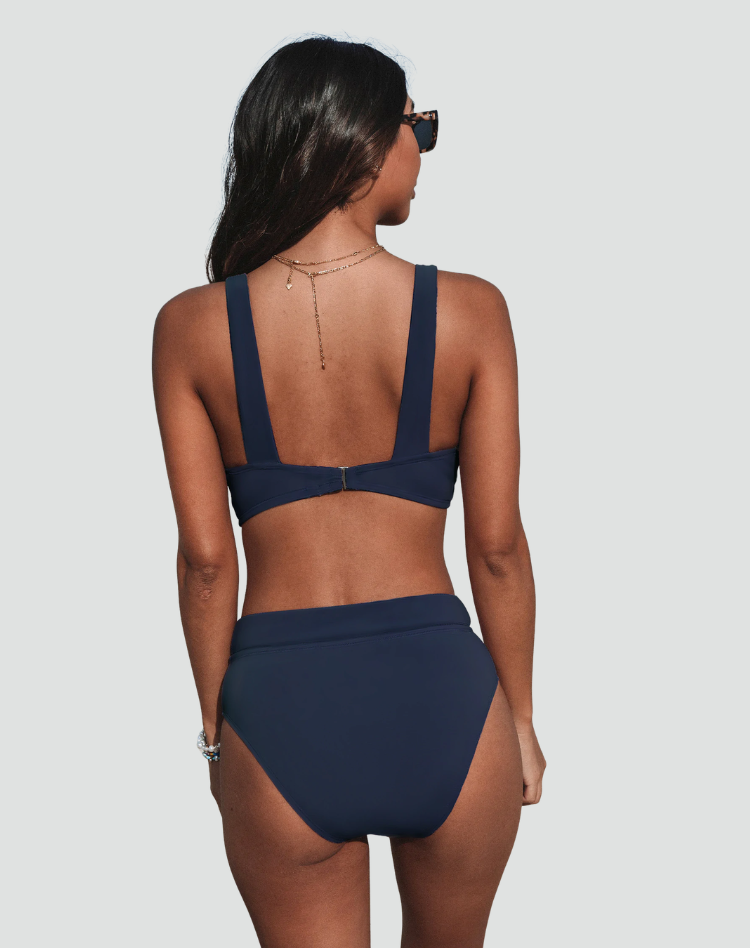 High-waisted bikini with deep neckline for women