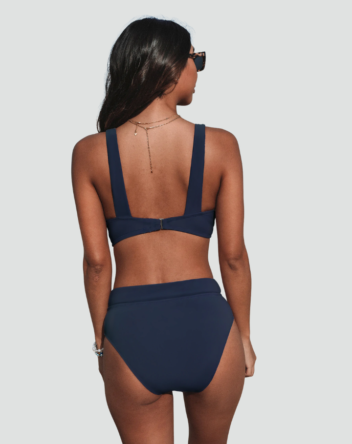 High-waisted bikini with deep neckline for women