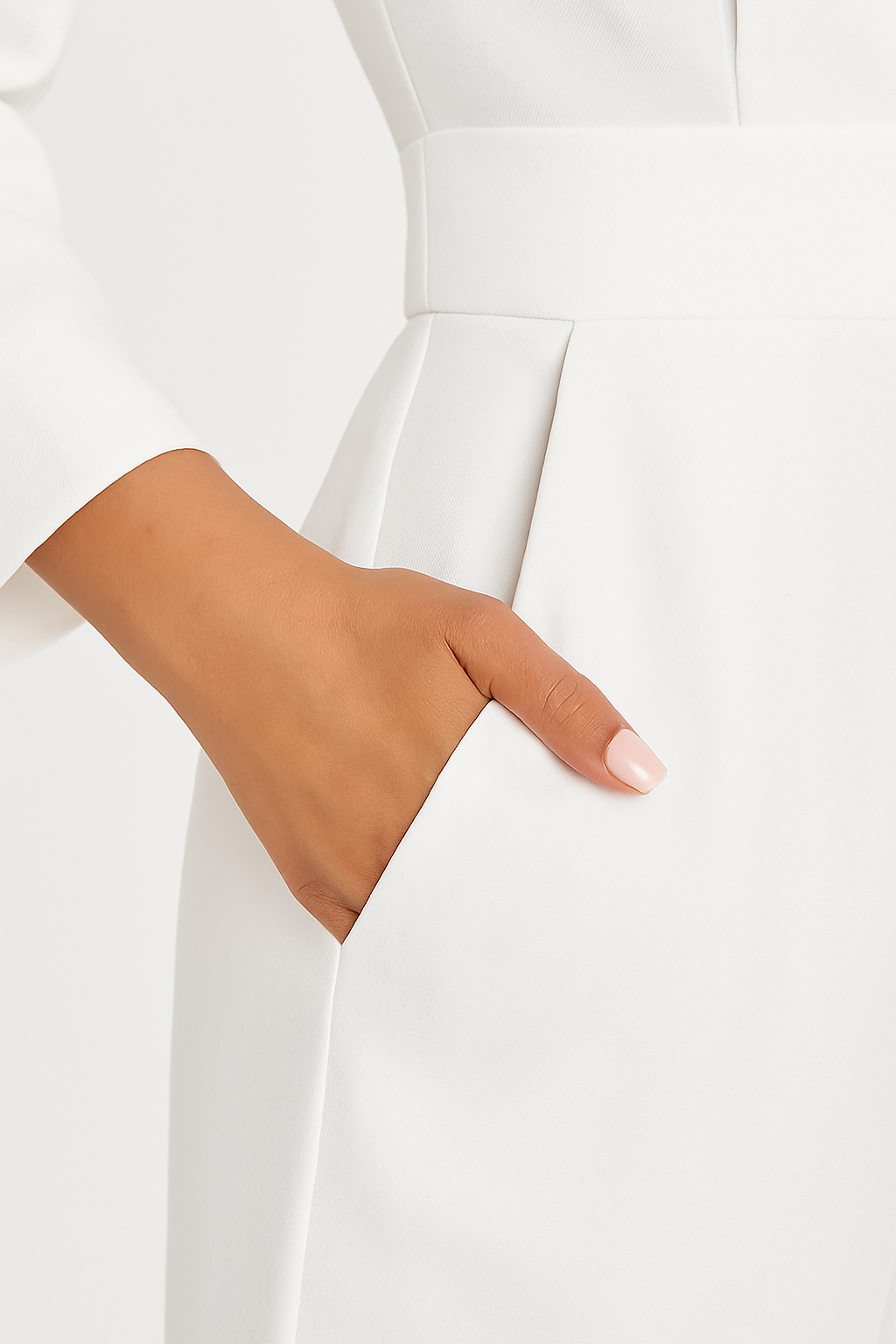 Elegancki damski kombinezon garniturowy z szerokimi nogawkami