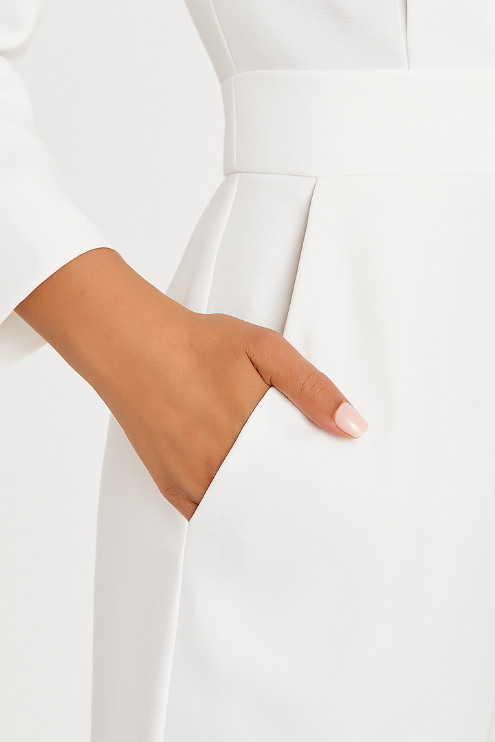 Elegancki damski kombinezon garniturowy z szerokimi nogawkami